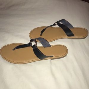 NWOT Black T strap sandals size 7